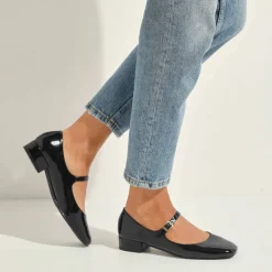 Babies vernies à talon