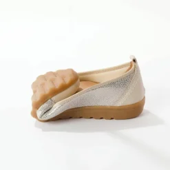 Ballerines en cuir largeur confort, avec empiècements extensibles