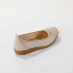 Ballerines en cuir largeur confort, avec empiècements extensibles