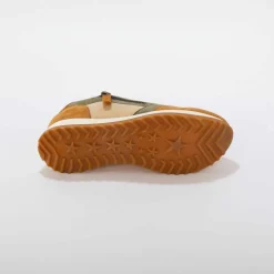 Baskets sneakers cuir, empiècements fantaisie contrastés