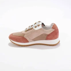Baskets sneakers cuir, empiècements fantaisie contrastés