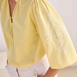 Blouse ample, manches 3/4 brodées