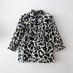 Blouse bicolore col tunisien, manches coudes smockées
