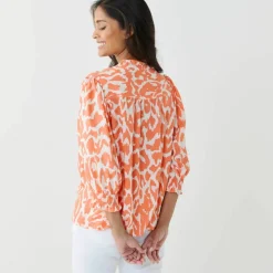 Blouse bicolore col tunisien, manches coudes smockées