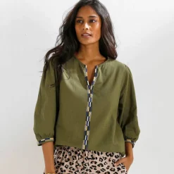 Blouse brodée en coton unie, manches 3/4