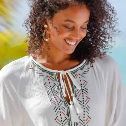 Blouse brodée, manches 3/4
