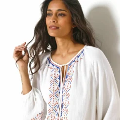 Blouse brodée, manches 3/4