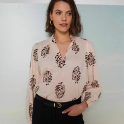 Blouse col montant, manches blousantes, imprimé ethnique