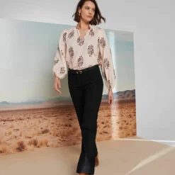 Blouse col montant, manches blousantes, imprimé ethnique