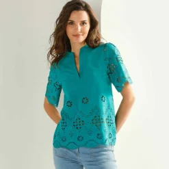 Blouse col tunisien manches courtes, broderie anglaise