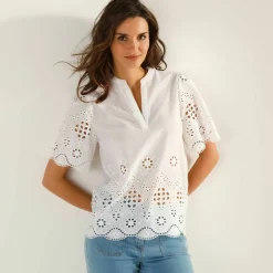 Blouse col tunisien manches courtes, broderie anglaise
