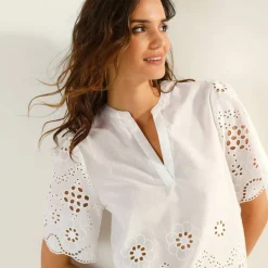 Blouse col tunisien manches courtes, broderie anglaise