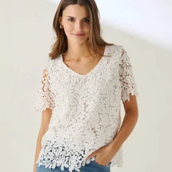 Blouse col V entièrement en macramé