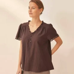 Blouse col V volanté, manches courtes