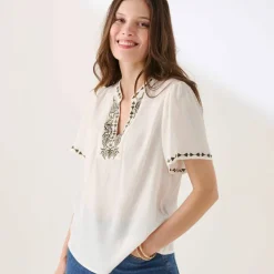 Blouse crépon brodé manches courtes