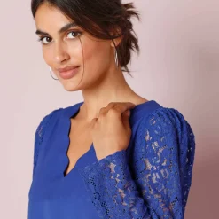 Blouse décolleté festonné dos, manches dentelle