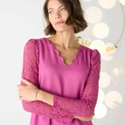 Blouse décolleté festonné dos, manches dentelle