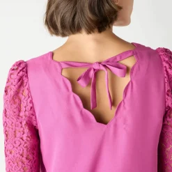 Blouse décolleté festonné dos, manches dentelle