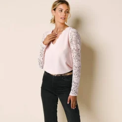 Blouse décolleté festonné dos, manches dentelle