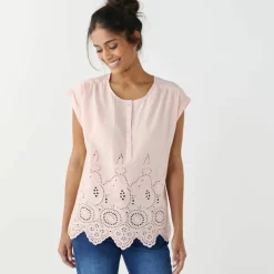 Blouse en broderie anglaise, sans manches