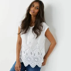 Blouse en broderie anglaise, sans manches