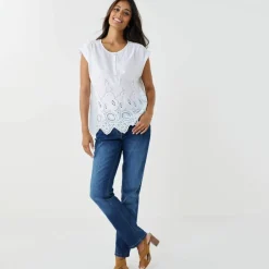 Blouse en broderie anglaise, sans manches