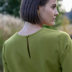 Blouse fluide col V manches courtes, unie