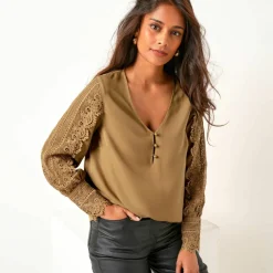 Blouse macramé col V manches longues, crêpe fluide