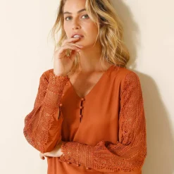 Blouse macramé col V manches longues, crêpe fluide