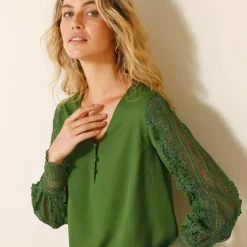 Blouse macramé col V manches longues, crêpe fluide
