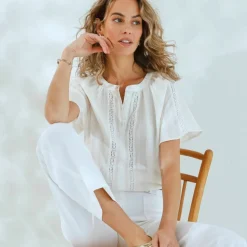 Blouse manches courtes finitions en macramé, unie