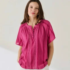 Blouse manches courtes finitions en macramé, unie