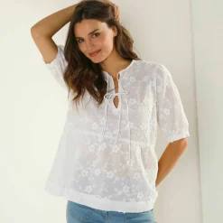 Blouse à nouettes, brodée fleurs 3D