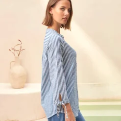 Blouse rayée en seersucker, nouettes aux manches