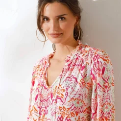Blouse smockée col volanté, voile imprimée