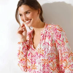 Blouse smockée col volanté, voile imprimée