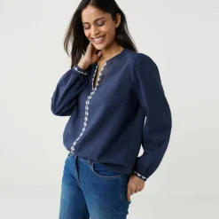 Blouse unie brodée en coton, col fendu