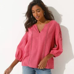 Blouse unie macramé, manches brodées