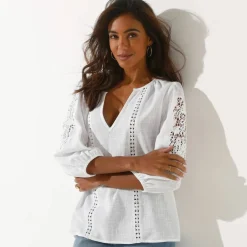 Blouse unie macramé, manches brodées