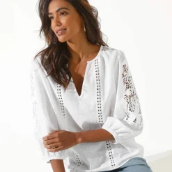 Blouse unie macramé, manches brodées