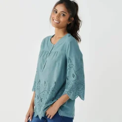 Blouse unie manches 3/4, broderie anglaise