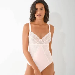 Body dentelle maille gainante - avec armatures