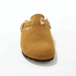 Chaussons fourrés forme sabot, cuir suédé
