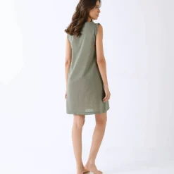 Chemise de nuit légère en voile de coton effet plumetis, sans manches