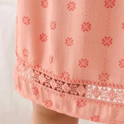 Chemise de nuit pompons.