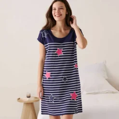 Chemise de nuit rayée et étoiles, fils teints