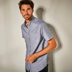 Chemise unie manches courtes