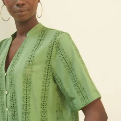 Chemisier col tunisien en broderie anglaise, manches courtes