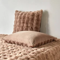 Couvre-lit en poils synthétiques