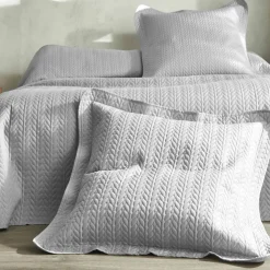Couvre-lit matelassé microfibre motif géométrique